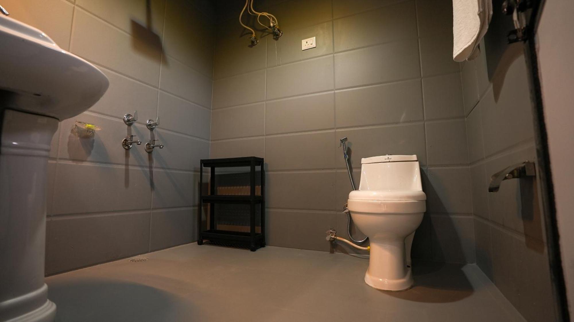 Sort By Stays, Kareri ダラムシャーラー エクステリア 写真